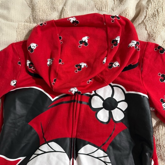 NWOT Disney Store Red zip up Hoodie with Minnie Mouse Design Size 9/10 Girls - Picture 3 of 6